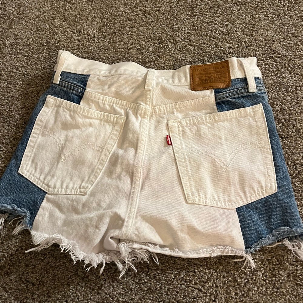LEVI PANNEL SHORTS
